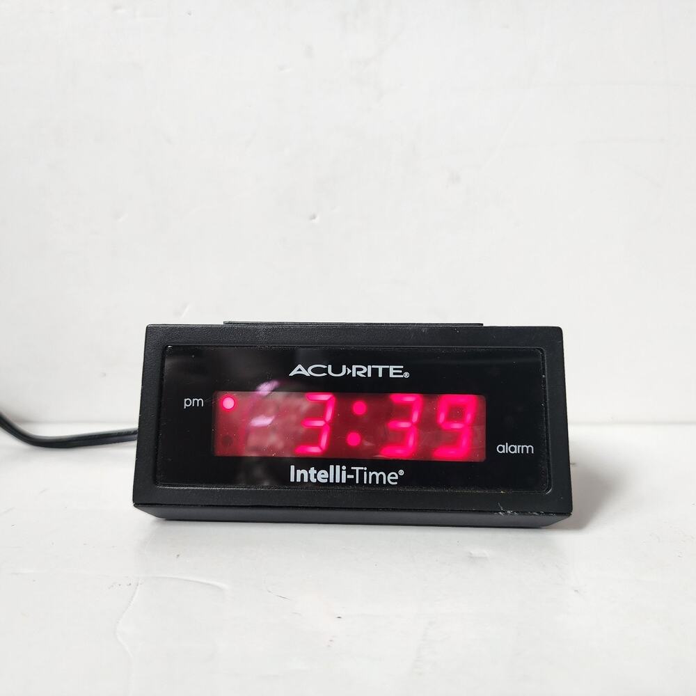 AcuRite Intelli-Time Digital Alarm Clock 13002 Easy To Read With Snooze Button